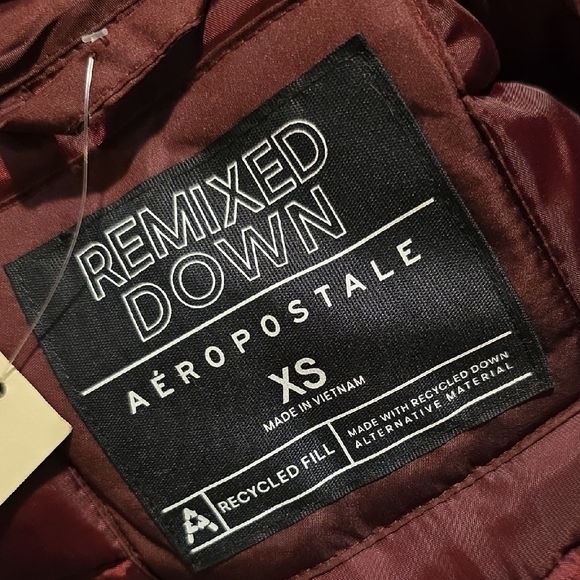 Aeropostale Men's Maroon Quilted Vest - Picture 7 of 11
